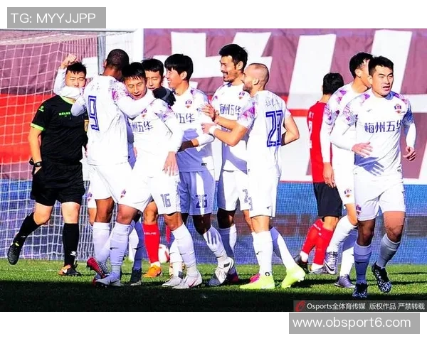 霍伊伦客场大放异彩两射一传助球队领跑小组赛喜悦无比