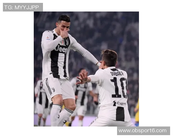 奥特执教首胜喜悦洋溢队员们泼水庆祝难掩激动心情